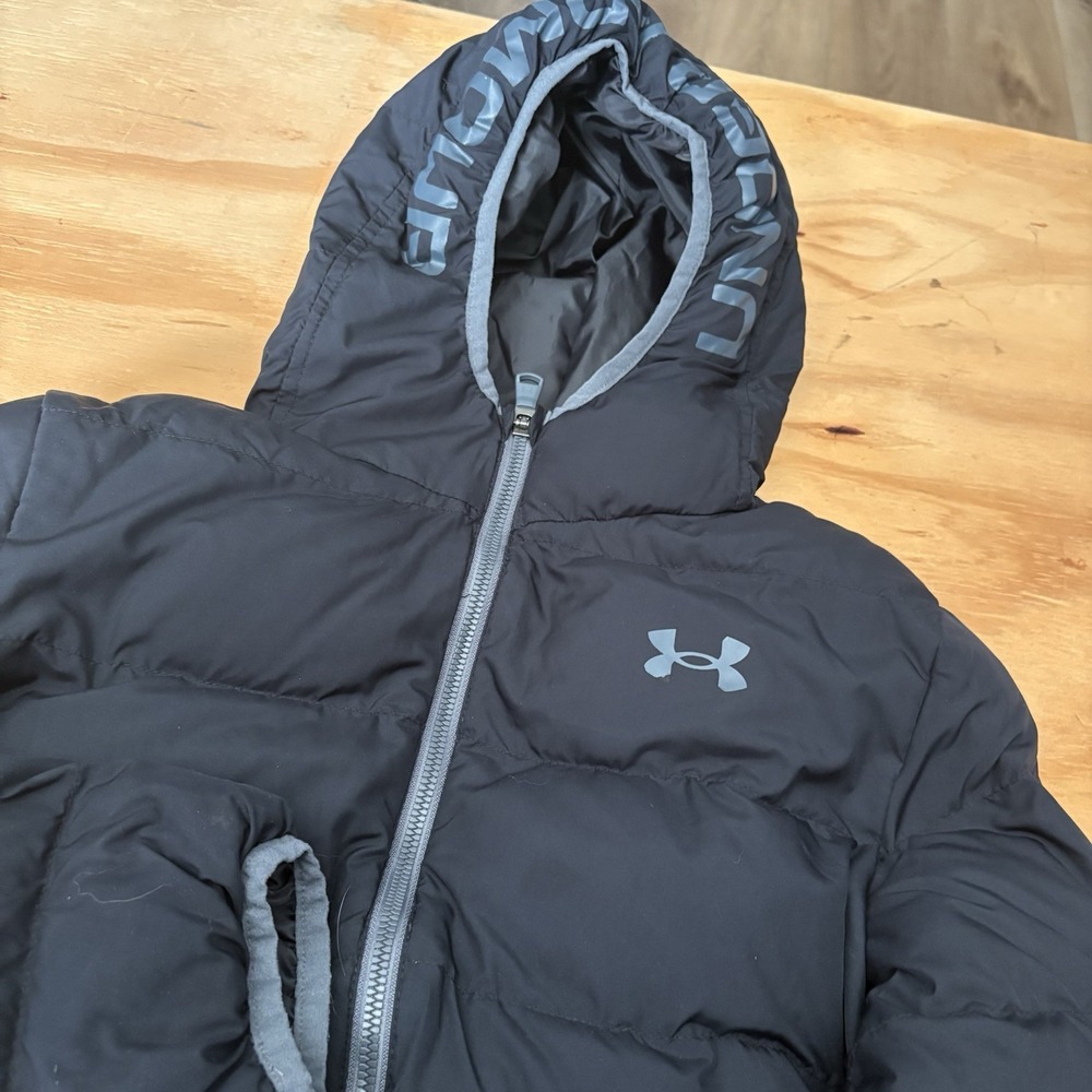 Under Armour Boys Youth Medium Pronto Black Hooded Puffer Jacket Coat Coldgear
